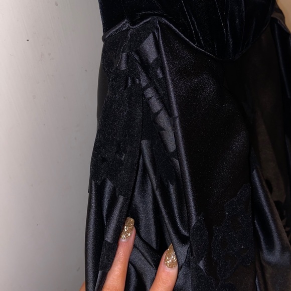 Ballgown - Picture 4 of 7